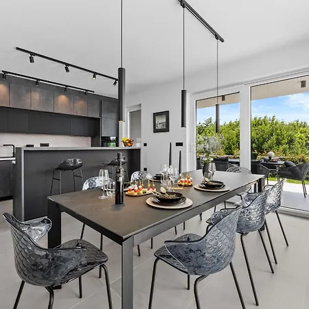 Delecto By Interhome * Пула