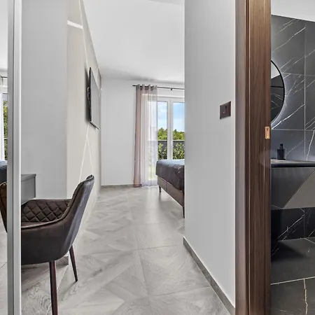 Delecto By Interhome Pula