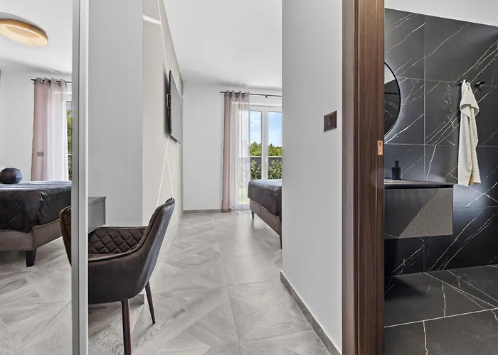 Delecto By Interhome Pula